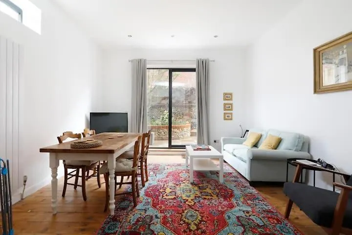 Homestay Lovely Central Double Room With Private Bathroom Near Brunswick Square Brighton United Kingdom
