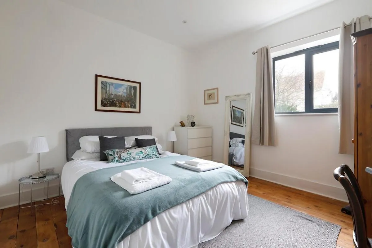 Lovely Central Double Room With Private Bathroom Near Brunswick Square contacts