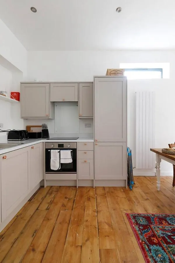 Homestay Lovely Central Double Room With Private Bathroom Near Brunswick Square Brighton United Kingdom